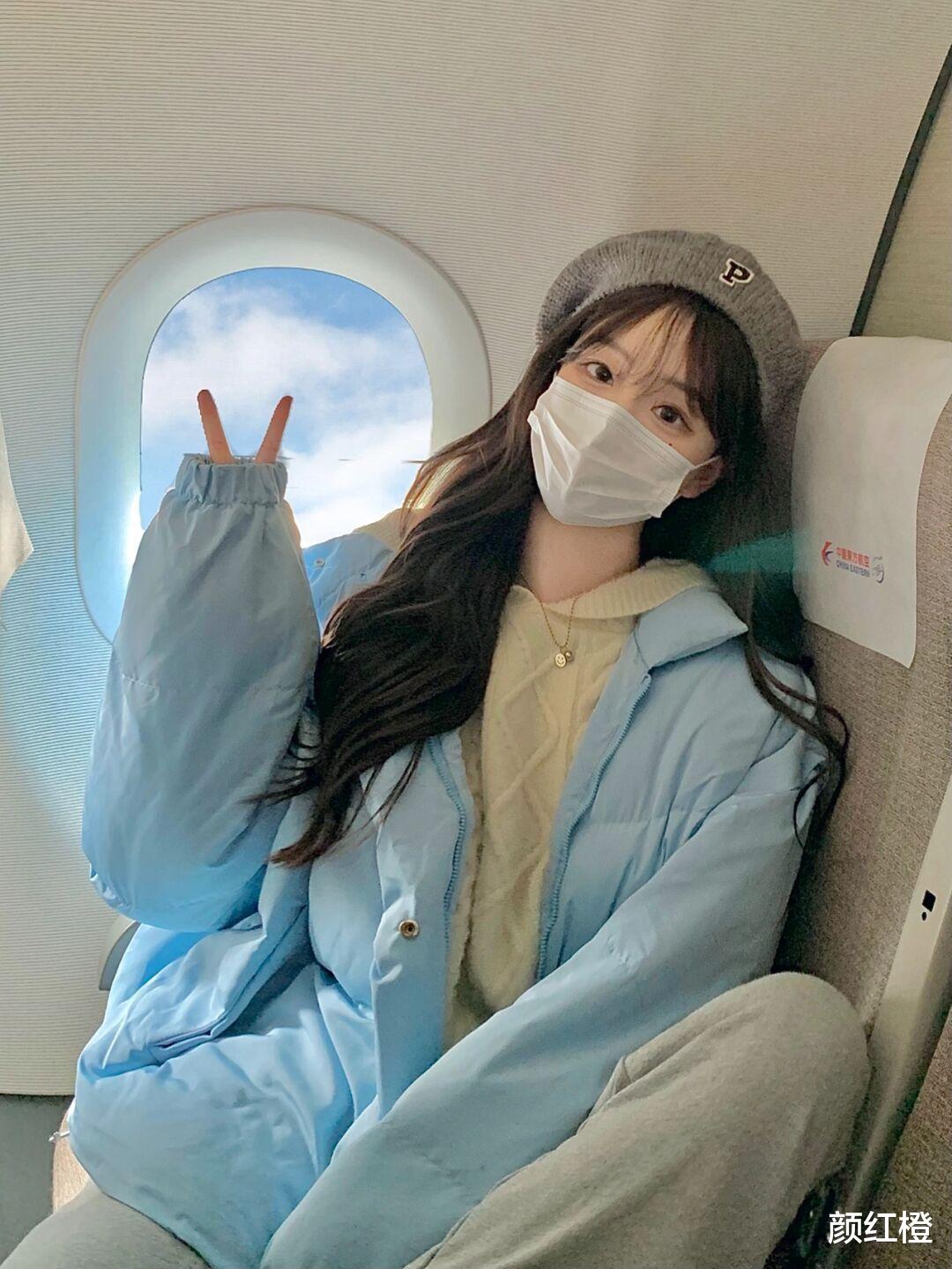 颜红橙 降温后多穿羽绒服和大衣，日常实用又保暖，普通人也能轻松驾驭