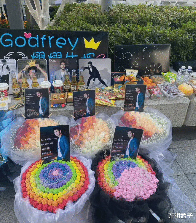 男神|高以翔离世两年，粉丝重返事发地献上鲜花，真是爱心满满