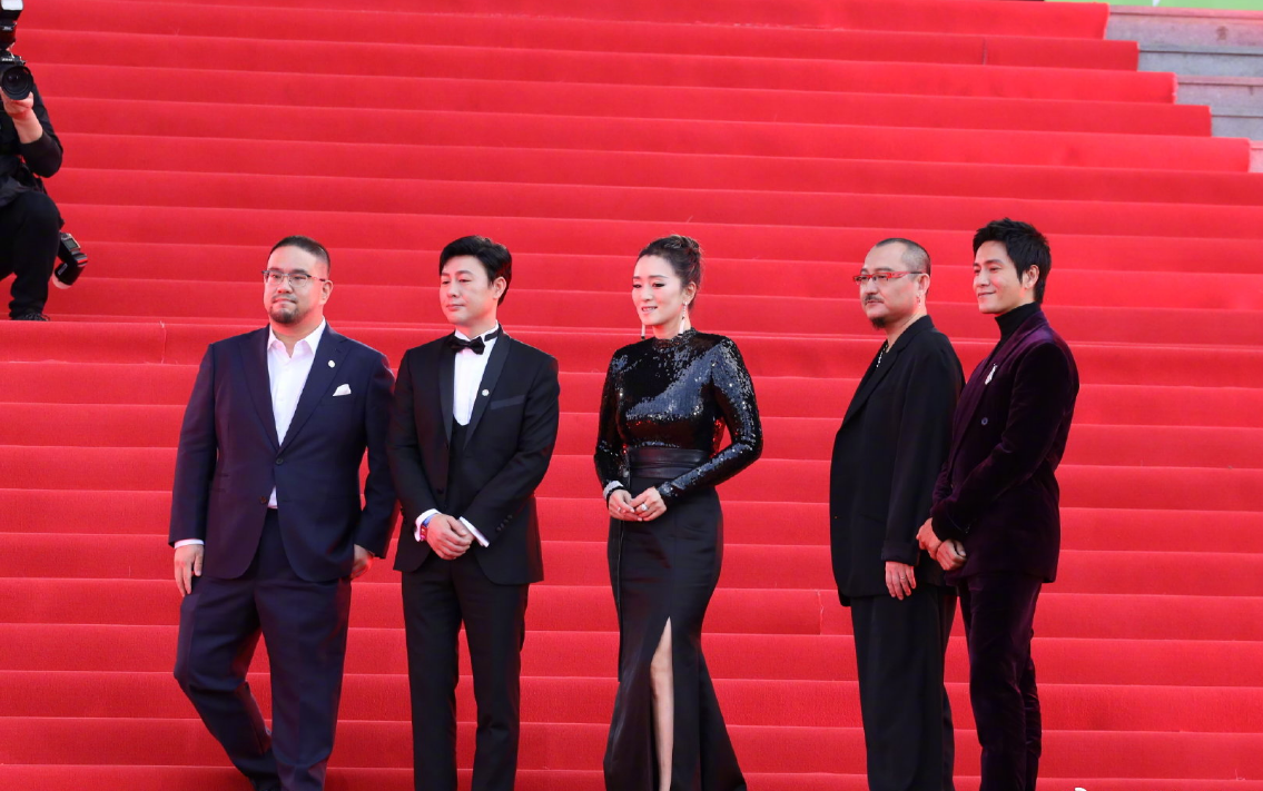 巩俐|北影节女星红毯：巩俐霸气梅婷优雅，佟丽娅baby惊艳，张歆艺撞脸马丽