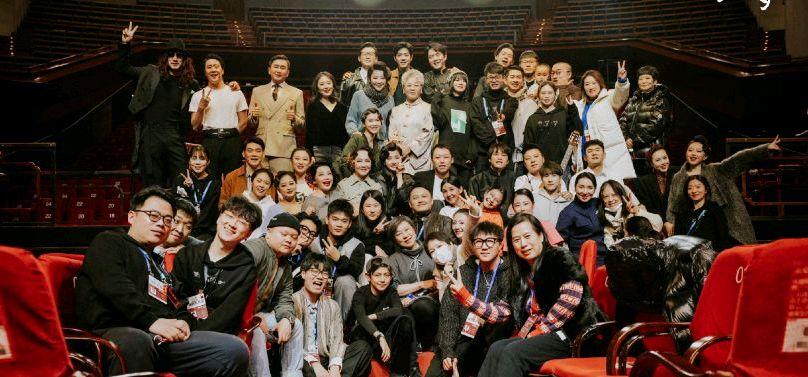 赵丽颖|北京站《如梦之梦》合影曝光！表演收官前，将安排演员上台念信