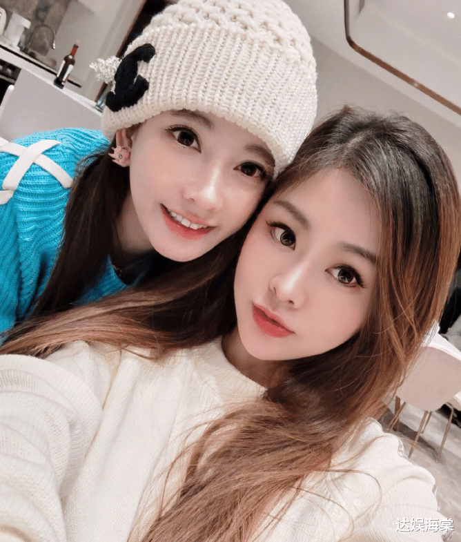 冯提莫|冯提莫更新动态，陪朋友二刷环球影城，和网友互动透露下一步日程