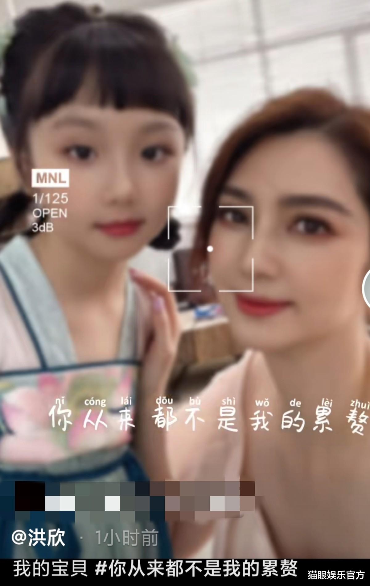 宋茜|50岁洪欣罕晒两娃，大儿子继承妈妈优点好帅气，全家福独缺张丹峰