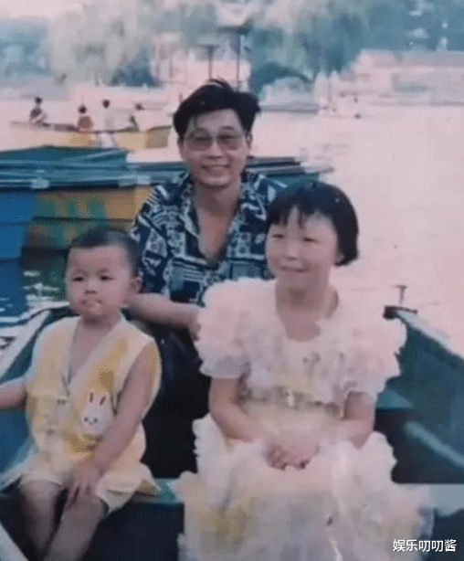 杜新枝|杜新枝又作妖！称帮郭威认亲的闫所长已调离，杜粉在直播间叫好