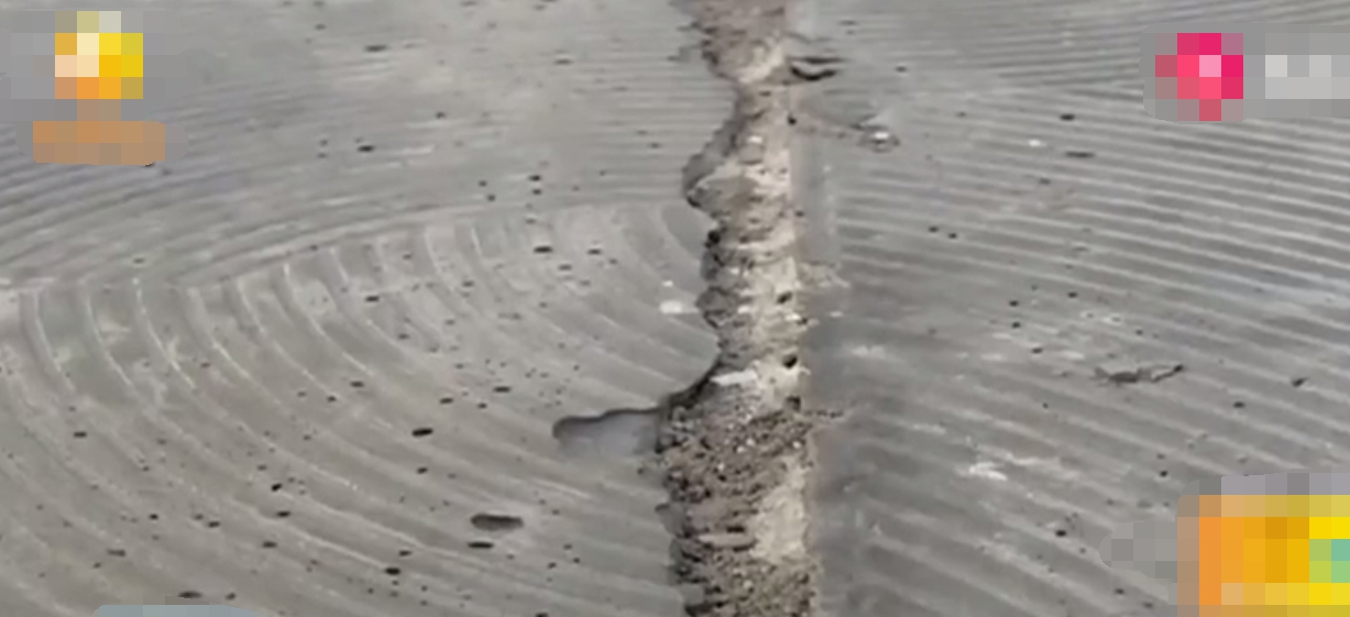 供暖后地板砖全部爆裂,老板承认质量问题愿意更换,结果又变卦了