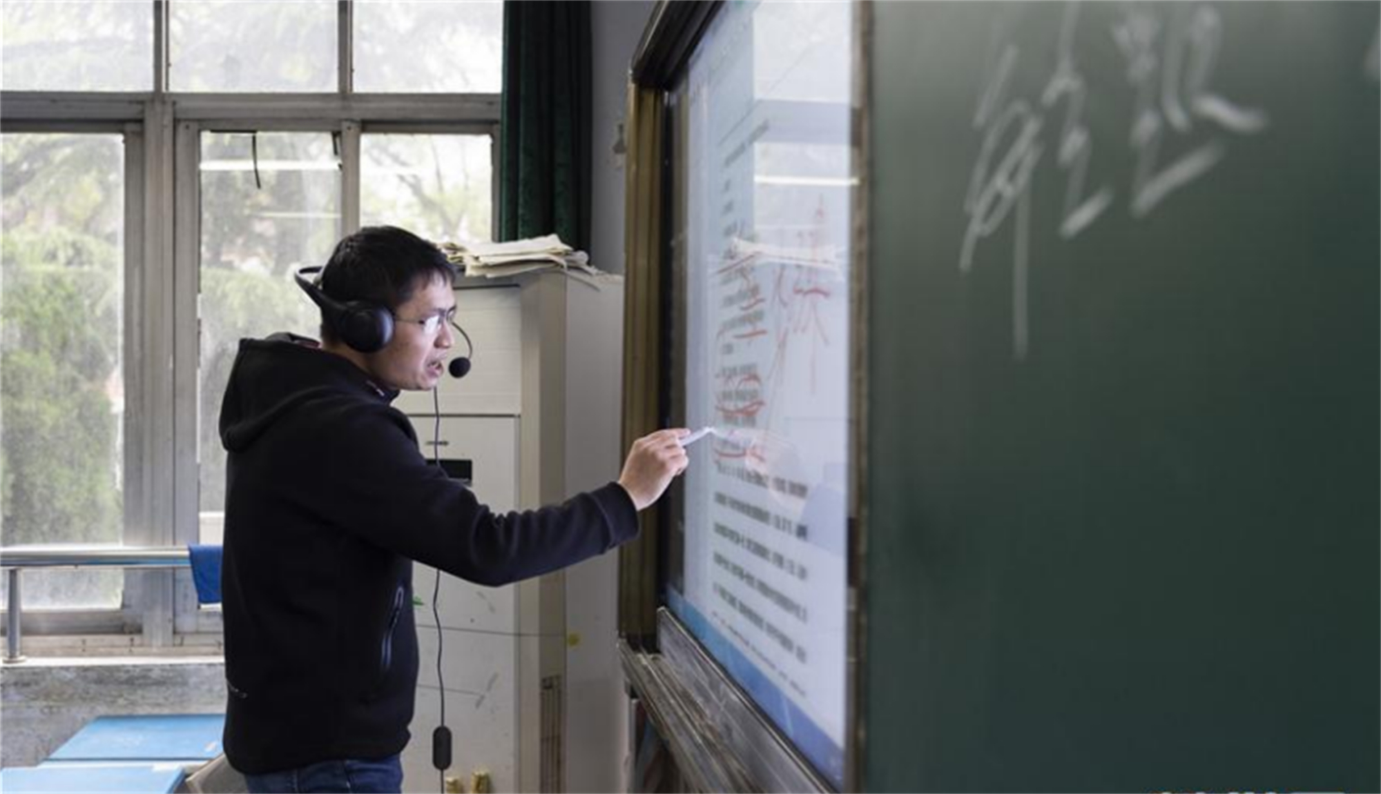 大学|教培蒸发8000亿元背后，是职工们的“血泪”，补课老师该何去何从