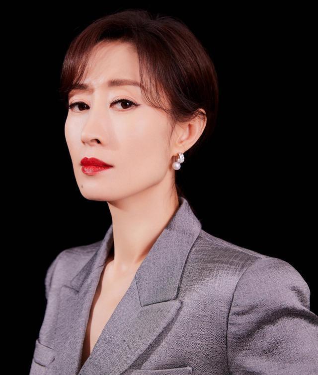 机加工分享赵工|她是靳东、胡歌最敬爱的女人，事业当红期选择生子，却被丈夫抛弃