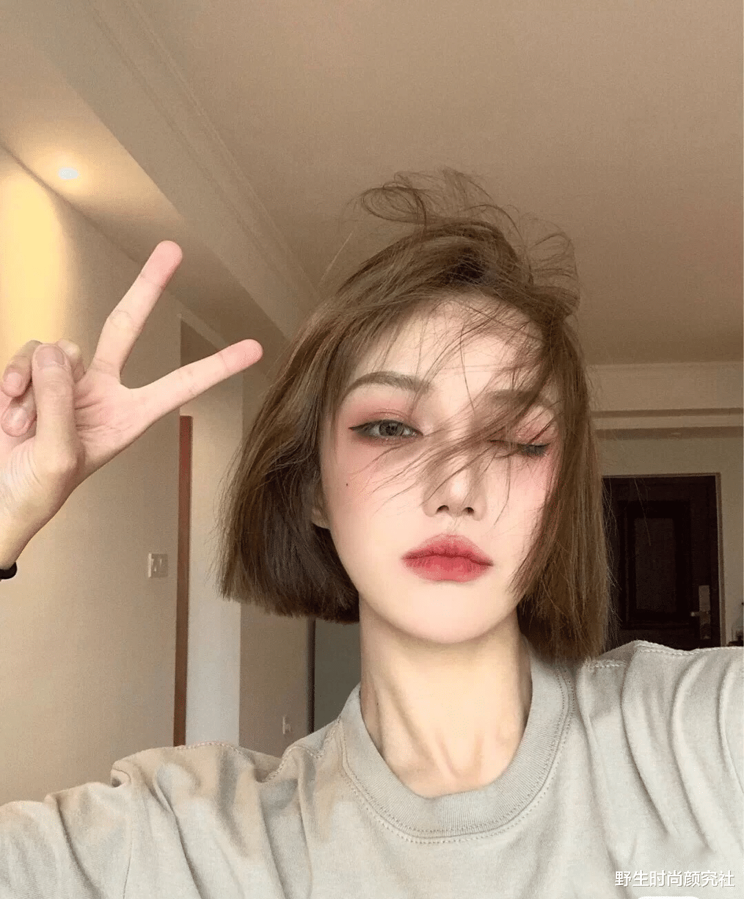 明星素颜|2021别再染“奶茶色”，这5款让黄皮相见恨晚的发色，素颜都显白