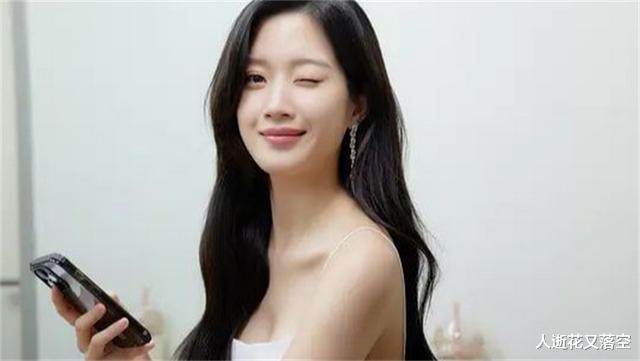 文佳煐|“初恋系女神”文佳煐：10岁出道精通三国语言，颜值更是令人羡慕