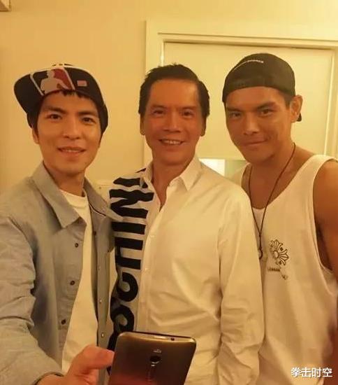 向佐|向佐打搏击暴揍药水哥的表现如何？专家：我讨厌向佐更讨厌向华强