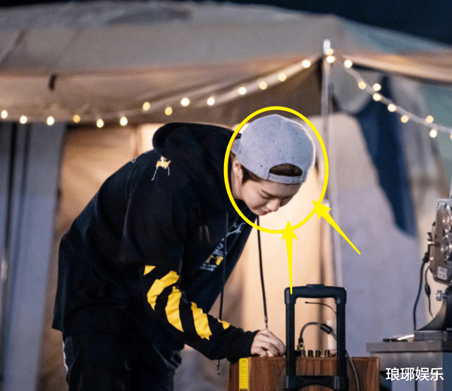 景甜|关晓彤晒一大波自拍，鹿晗却意外出镜秀恩爱，这次马赛克没打好！