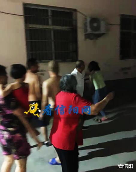 视频:信阳一小区物业殴打业主,前几天又打了四五家人!