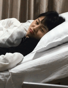 萌萌萌说|“追了一年的女友在我家洗完澡后，我陷入了沉思...”放弃吧哥们