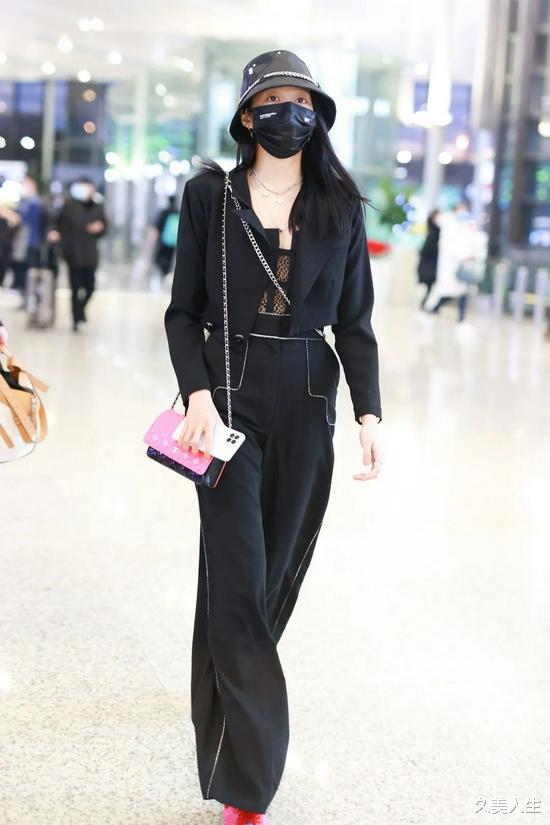 久美人生|糟糕！周雨彤、刘雯的齐腰西装竟让我找到了心动的感觉~