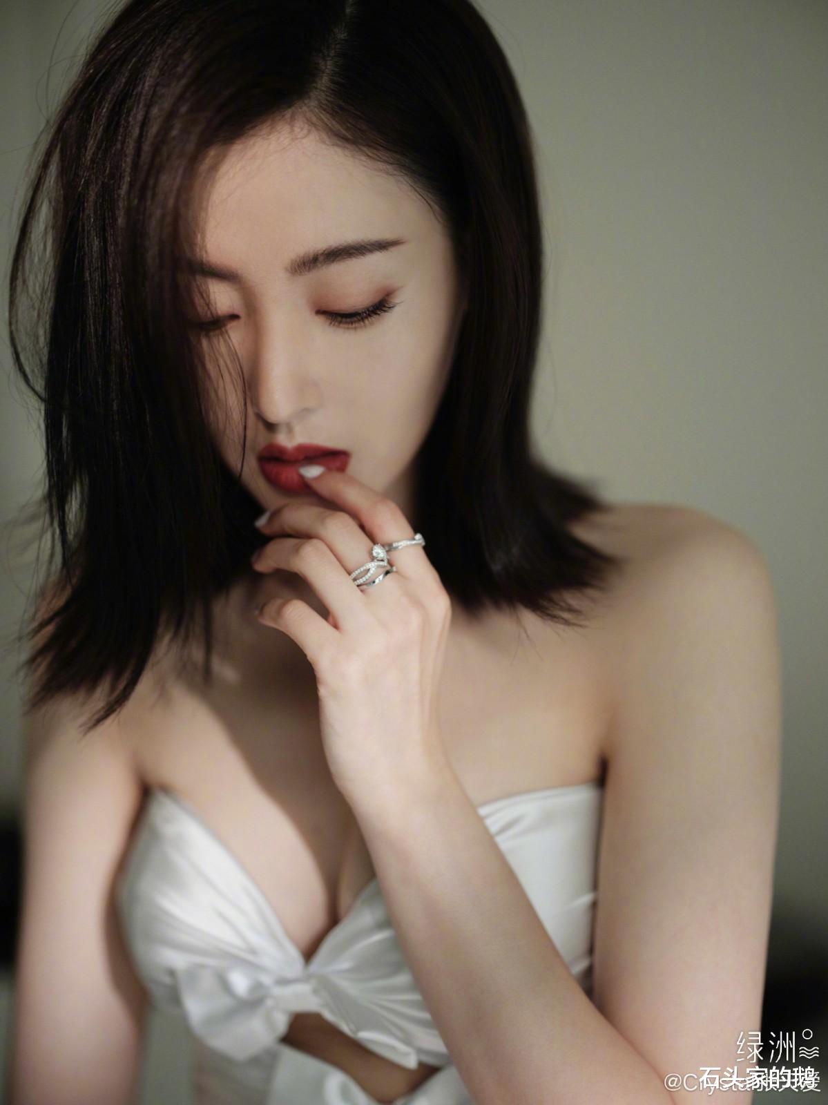 张天爱|张天爱晒事业线，让人想入非非，网友：“骚气”！