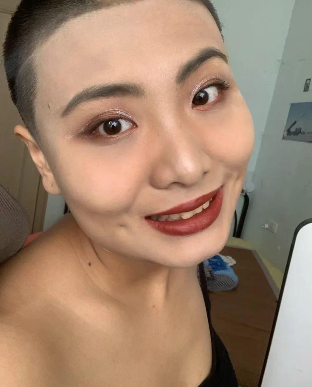 化妆 过了30岁的女人，颜值再高也不要这样化妆，显老不说还很廉价