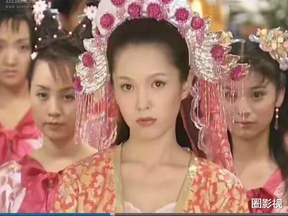 台湾|天心年轻时太美了，肩颈线好绝背还薄，和法国前男友相识像偶像剧