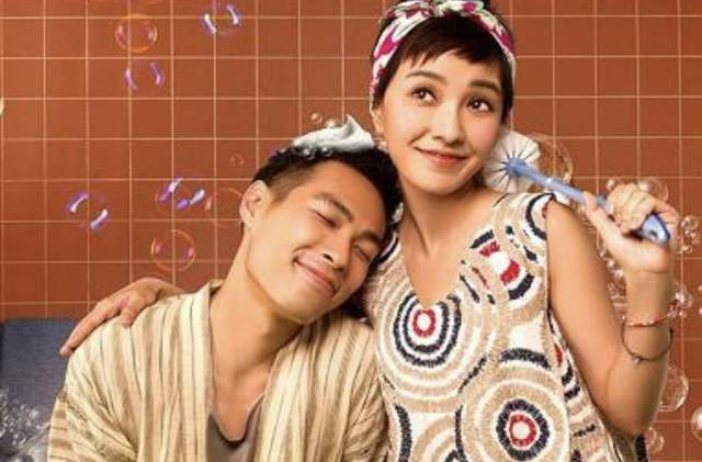 杨祐宁|39岁杨祐宁晒全家福，忙工作未陪1岁女儿庆生，妻女亲吻画面温馨