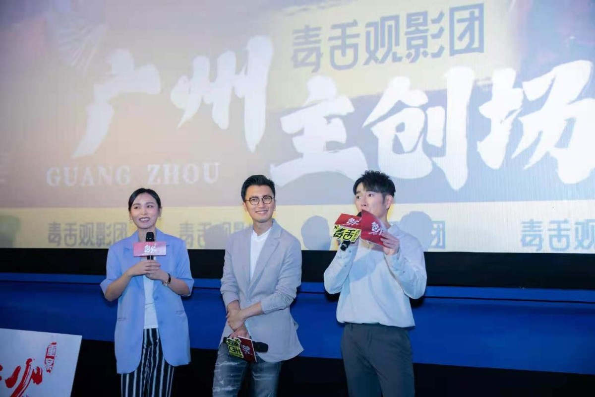 时尚风行派|41岁谢霆锋帅成型男标杆！戴耳钉出席活动一点不油腻，真羡慕王菲