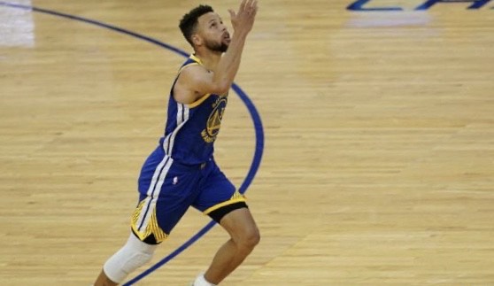 斯蒂芬·库里|53分！库里打疯了！一战创7大纪录 成NBA历史第一人 还说他不行？