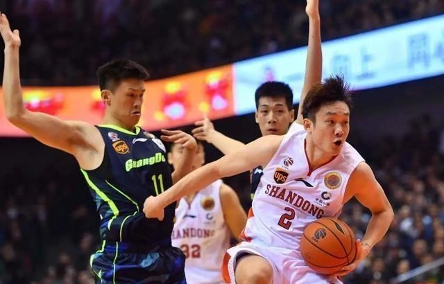 炄锌说 昔日当家球星回归，功勋教练离职，赞助商更换，山东男篮怎么了？