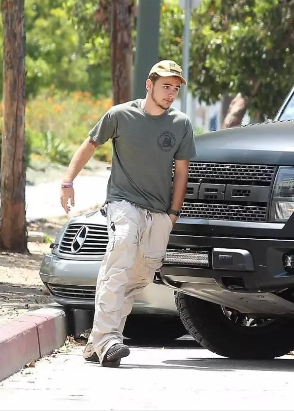 迪丽热巴|12年了，杰克逊的子女怎样了？大儿白癜风，女儿超模，小儿当导演