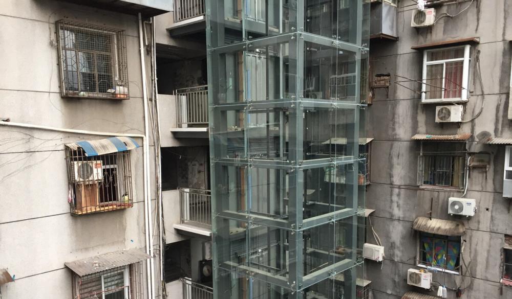 长脖子爸比说|老小区装电梯明明利人利己，现高层业主却后悔：花钱给自己找罪受