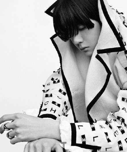 王一博|王一博眼尾钉造型亮眼 新封大片展现酷盖魅力