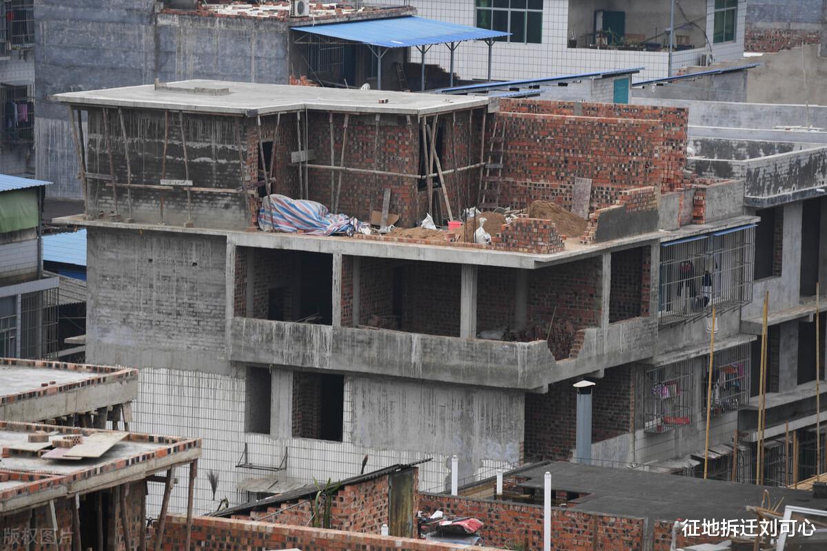 拆迁户|私自占用土地建房就必须拆除？查处违法房屋也得走程序