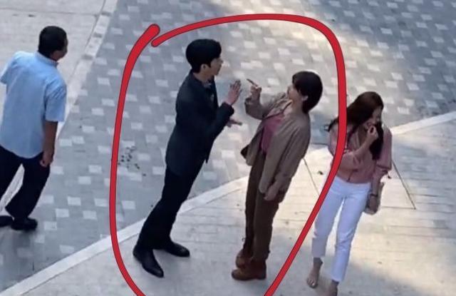 杨紫|新年偶遇杨紫拍戏！和井柏然一起逛街，两人身高对比太明显