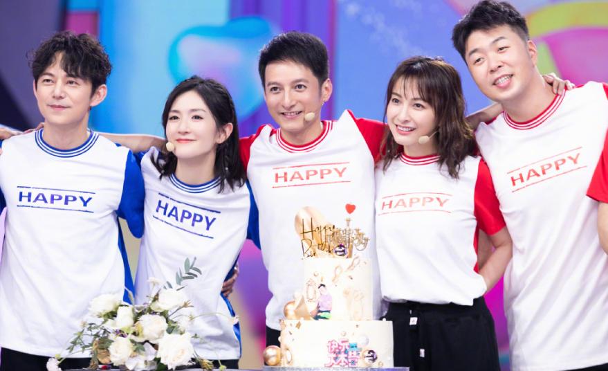 谢娜|《快乐大本营》又添新主持，当红小花加盟，谢娜的位置并不好站！