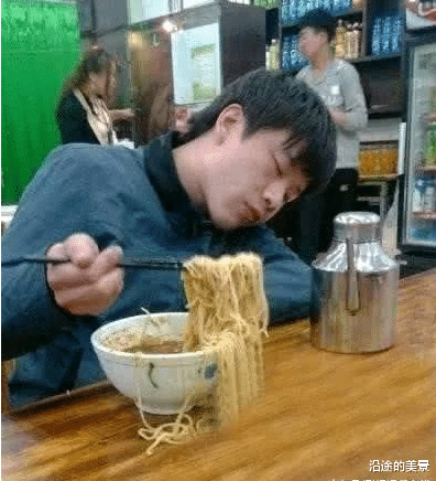 女孩|兄弟们都说红短裤的女孩最漂亮，可我还是坚定地选择了第三个妹子