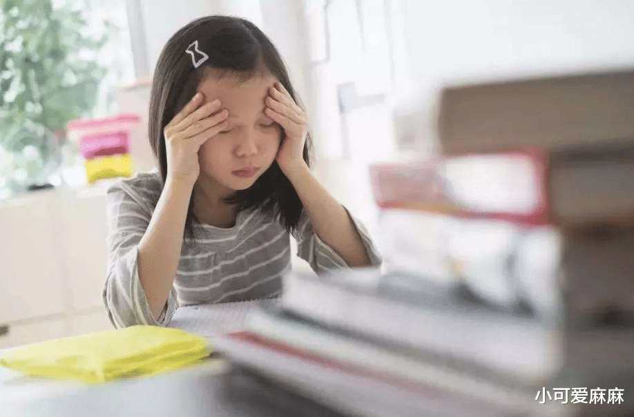 小可爱麻麻|“我前面4人后面6人，一共几人？”孩子答11，老师却说错误