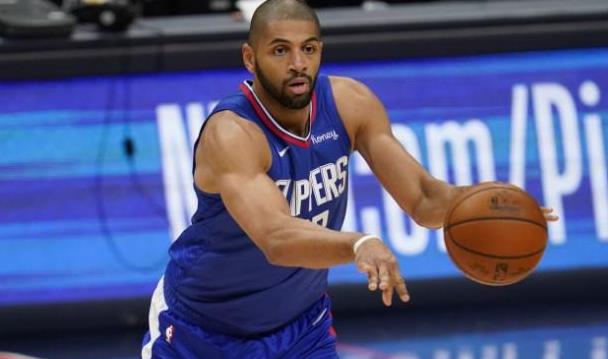 篮网队|得罪了谁！他被篮网三巨头轮着打，不到2分钟输了8分