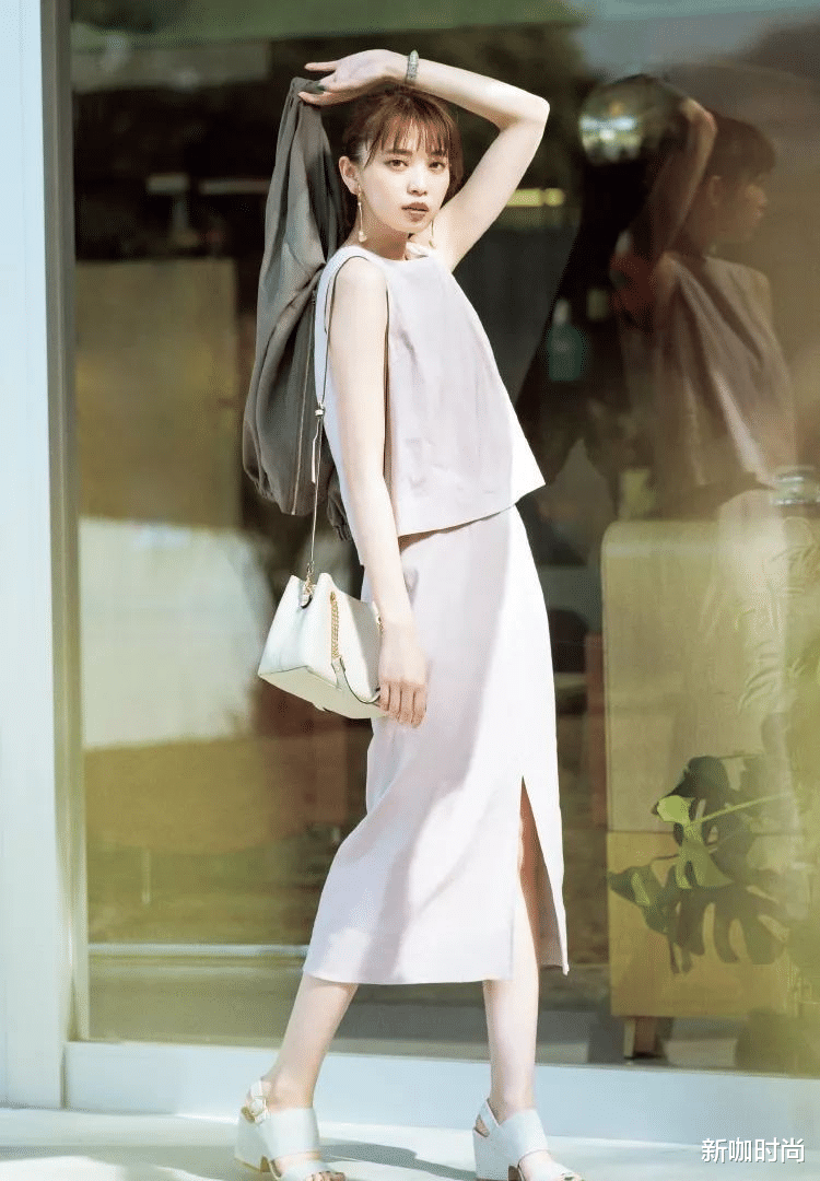 新咖时尚|邱淑贞女儿越来越美，拍大片尽显高冷气质，颜值青出于蓝胜于蓝