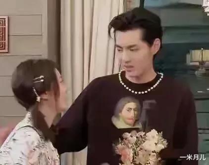 吴亦凡|跟吴亦凡一起同台活动，当年baby这样做，多年以后粉丝懂了