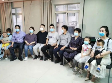哲学筱筱|开庭在即，郭爸带着“慰问品”下乡送温暖，其意为何？