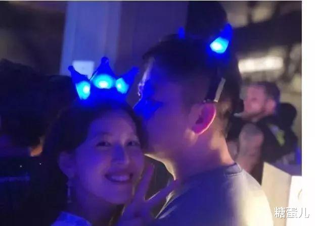 章泽天|章泽天回农村别拍,没滤镜素颜并不好看,但小19岁气质果然清纯!