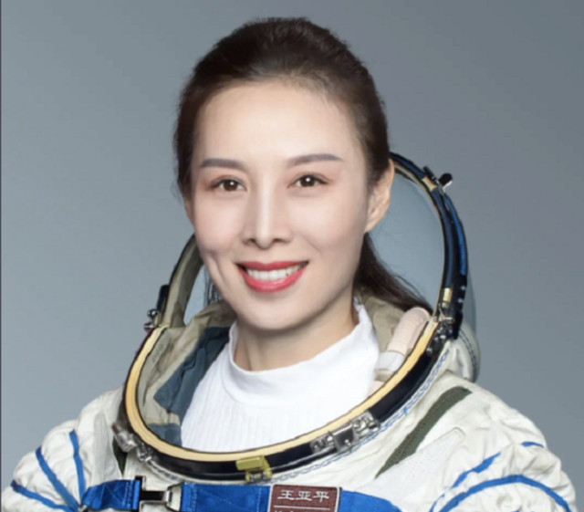 登月|月球上的五星红旗，使美国登月再遭质疑？存在哪些疑点？