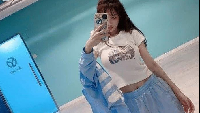 李小璐|李小璐穿丁字连体衣，床前热舞。和贾乃亮海边度假疑似复合？