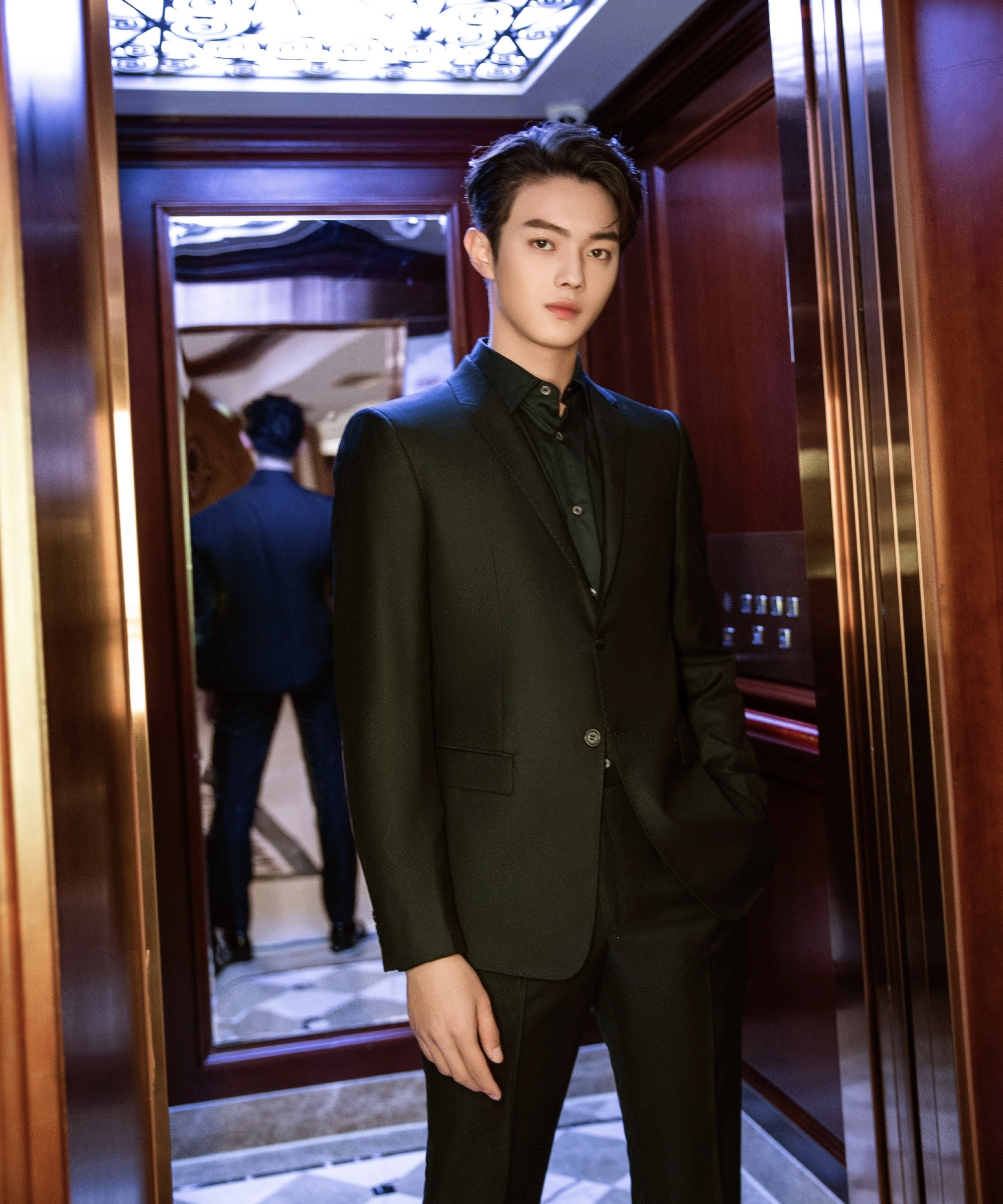 王一博|再次“下海”？龚俊许凯被曝出演《将进酒》，制片人新动作引热议