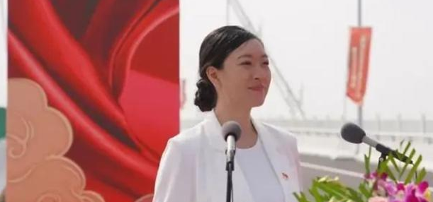 张琪|34岁美女任职县长，家庭背景被曝出，网友：真是没想到