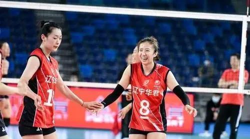 上海女排|球迷认可上海女排年轻风暴，而不认可江苏风暴？江苏女排年轻化！