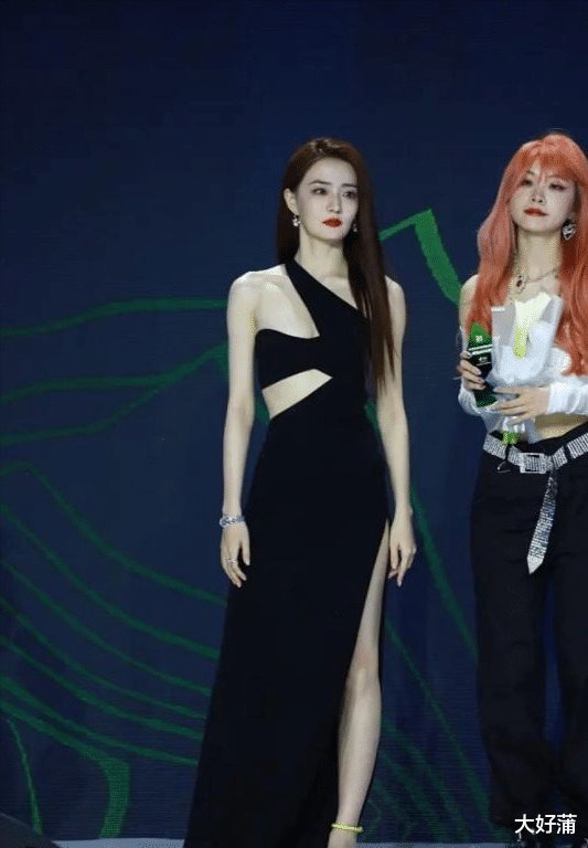 徐璐|有了徐璐的时尚之夜，网红们都恨不得现场开美颜：这就是差距！