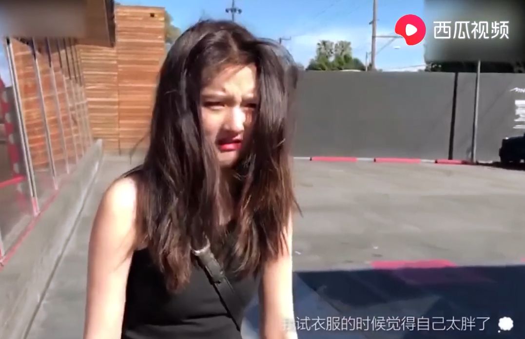 减肥方法|看宋祖儿骑马穿露肚裙是真绝，这会儿知道凸肚子穿露肚装多尴尬了