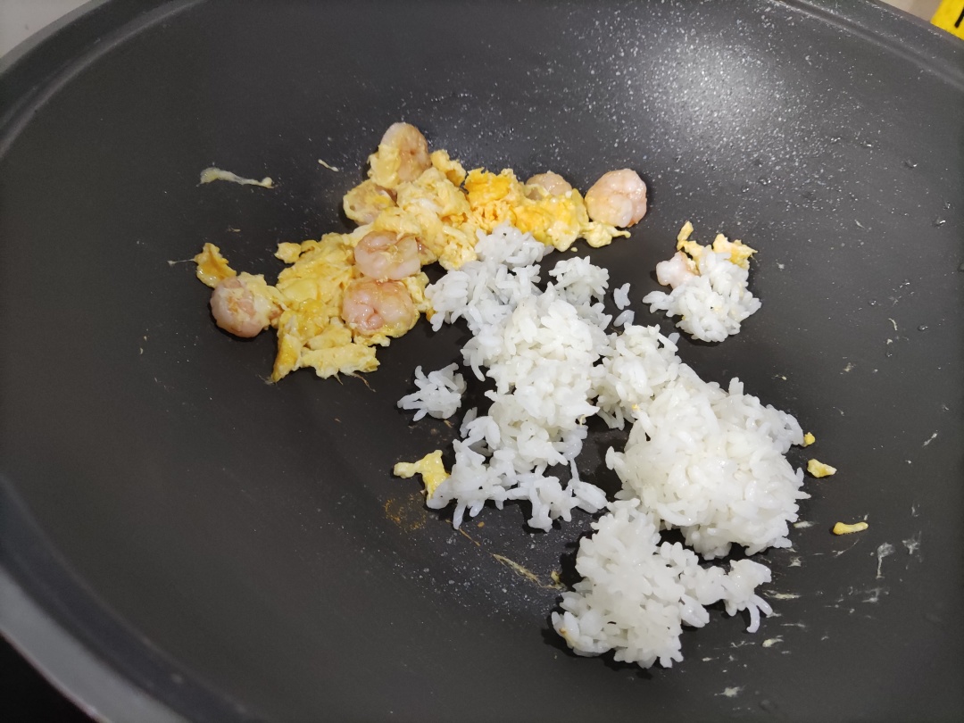 点妈辅食|1岁宝宝辅食虾仁蛋炒饭，简单快手营养丰富不挑食！