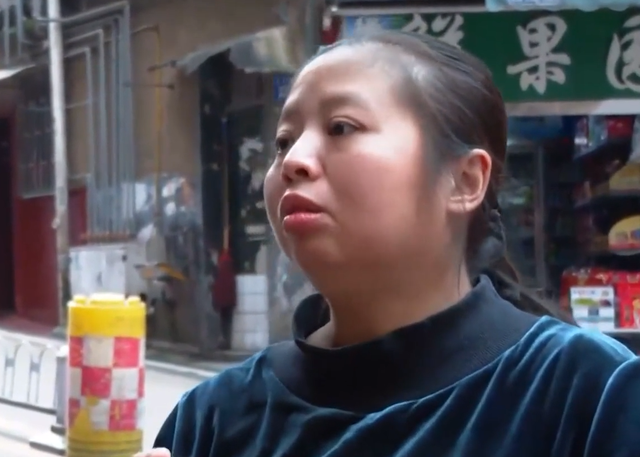 父母家里拆迁,失踪8年的儿子连夜坐火车回家尽孝,母亲:别装了