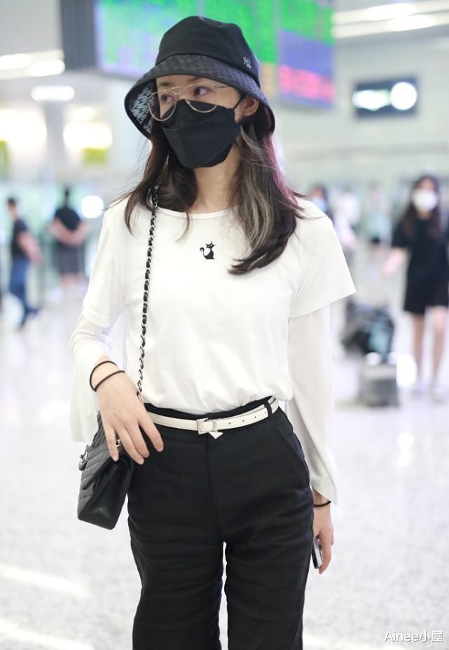 Ainee小屋|韩雪的身上有女强人气质,穿T恤配短裤也能看出气场,身材也高级