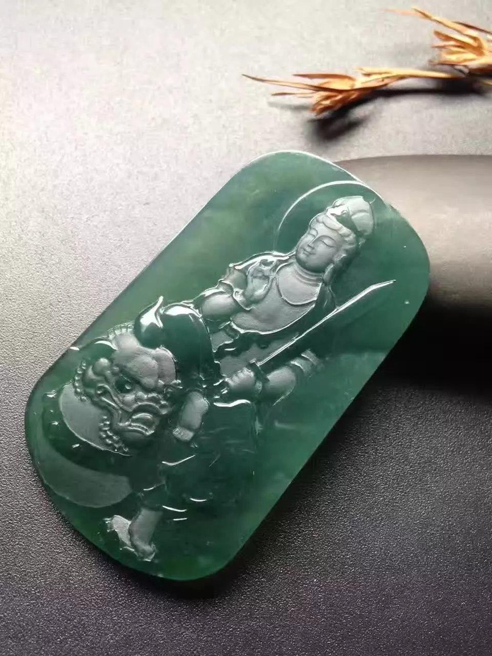 翡翠|“发灰”的翡翠还值不值得留？