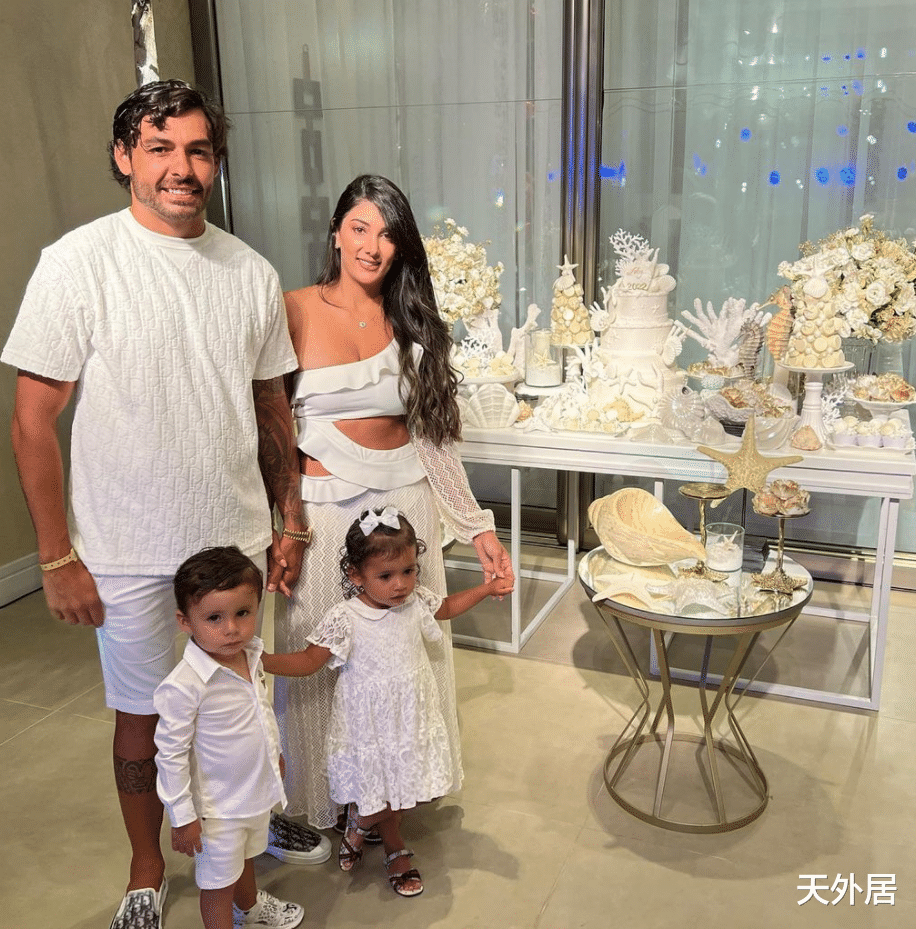 里卡多·高拉特|中国归化球员庆祝跨年：高拉特晒一家四口，费南多疯玩，1人劲舞