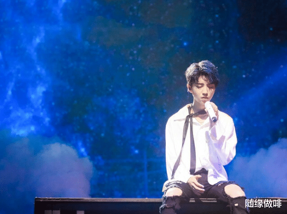 王俊凯|王俊凯是一个温润如玉,自律且强大,沉默又宽容的人